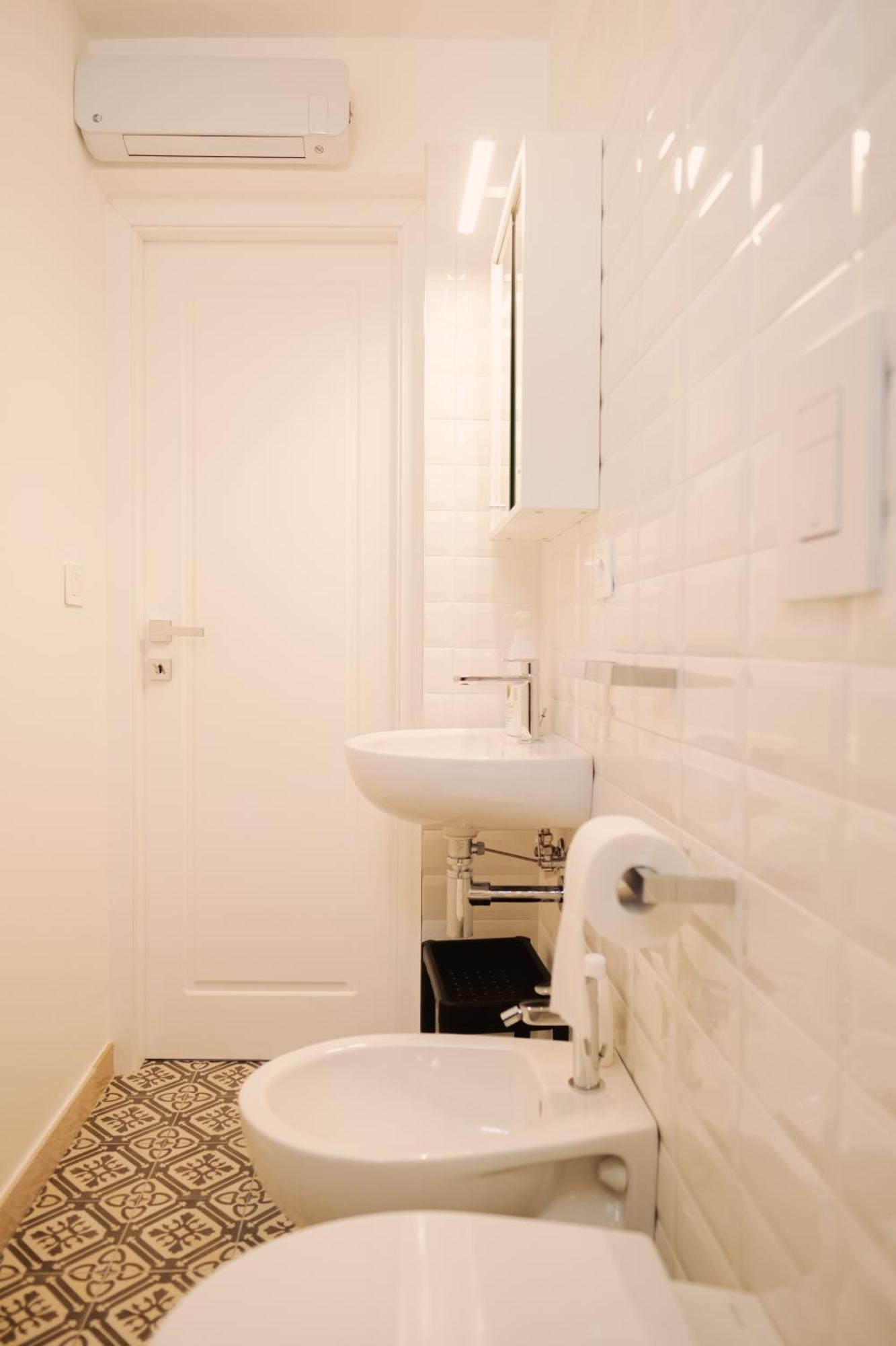Casa Antonia - Terrace & Suites Bari Bagian luar foto