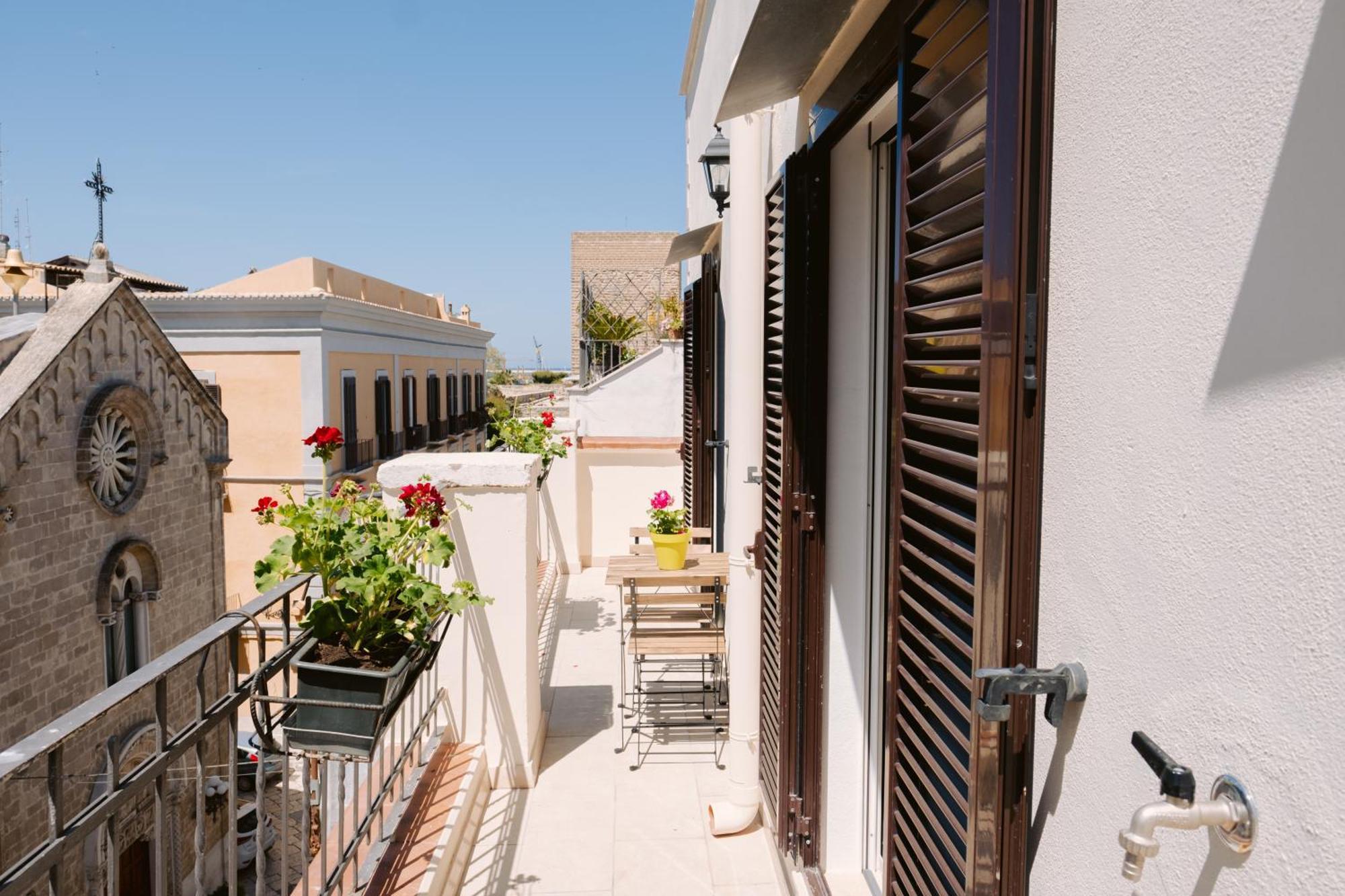 Casa Antonia - Terrace & Suites Bari Bagian luar foto